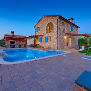 https://relax-house-surrounded-by-olives-and-vineyard.in-istria.net