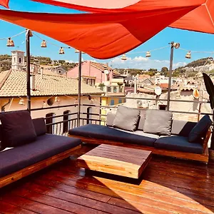 https://calanque-den-vau.fr-provencehotel.com