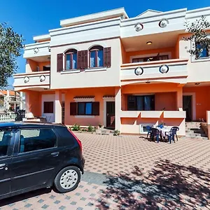 https://apartments-brane-free-parking.hotelinzadar.com