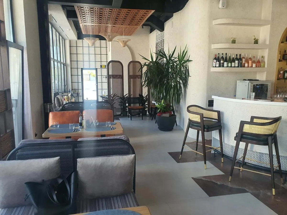 Grey Residence Apartments Tunari